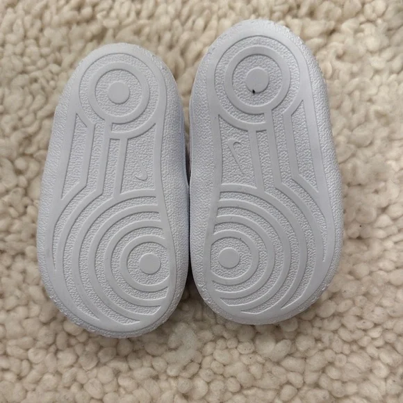 Nike Kids White Sneakers - Picture 5 of 5